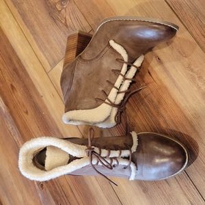 Restricted brown with cream fur lined boots
